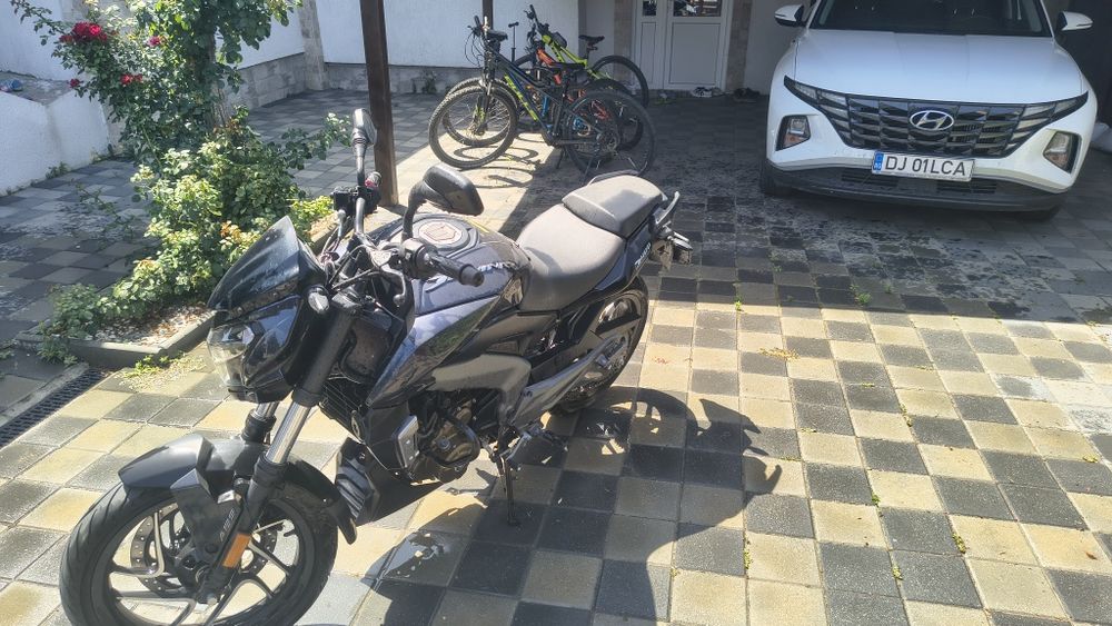 Motocicleta 6500 km , aproape noua.