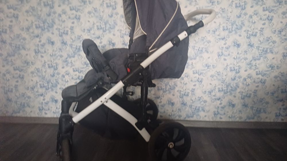 Продам  детскую коляску tuttis