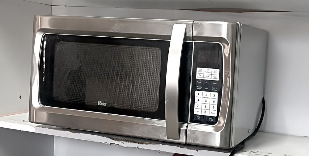 Продам микроволновку с грилем