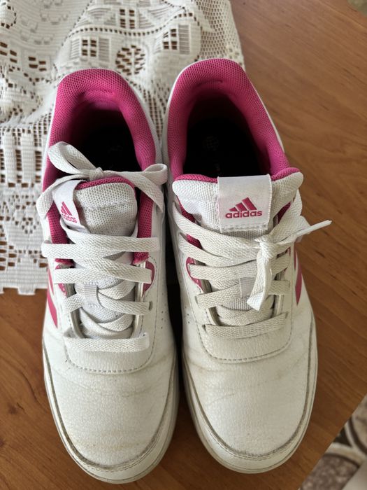 Дамски обувки на adidas