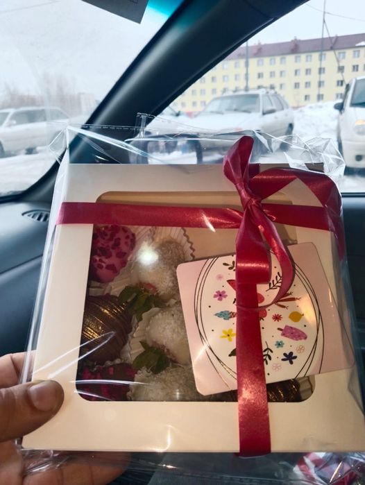 Подарки любимым.клубника в шоколаде