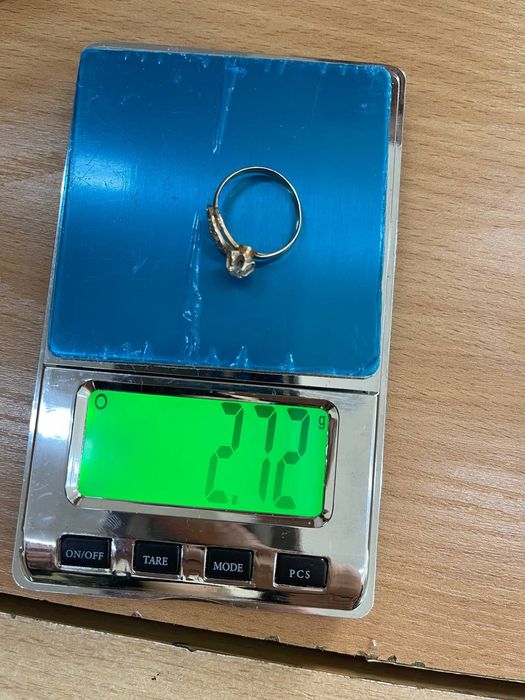 Продается золотое кольцо.