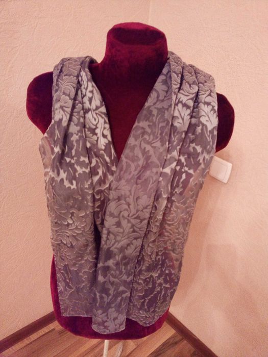 Шарфы накидки по 30 тыс сумов(украшения отдам БЕСПЛАТНО)