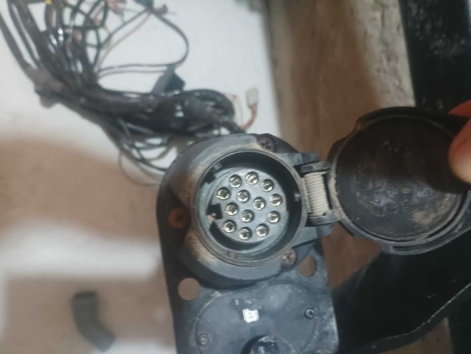 Теглич Мазда Трибют Mazda Tribute