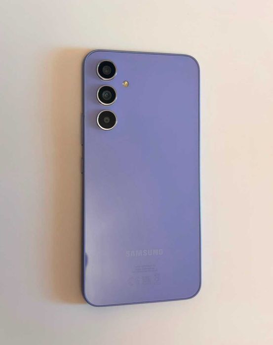 Vând telefon Samsung Galaxy A54 5G, culoare Awesome Violet, păstrat în condiții excelente și perfect funcțional