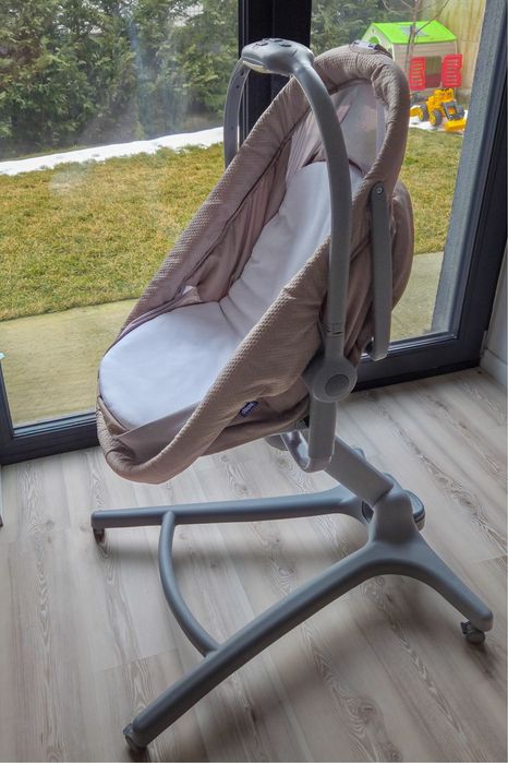 Cosulet Chicco Baby Hug bej 4 in 1 + accesorii cadou