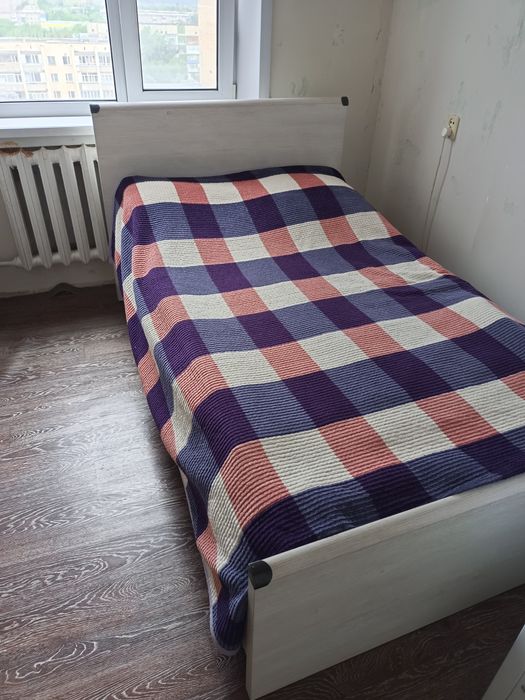 Продаю спальный гарнитур
