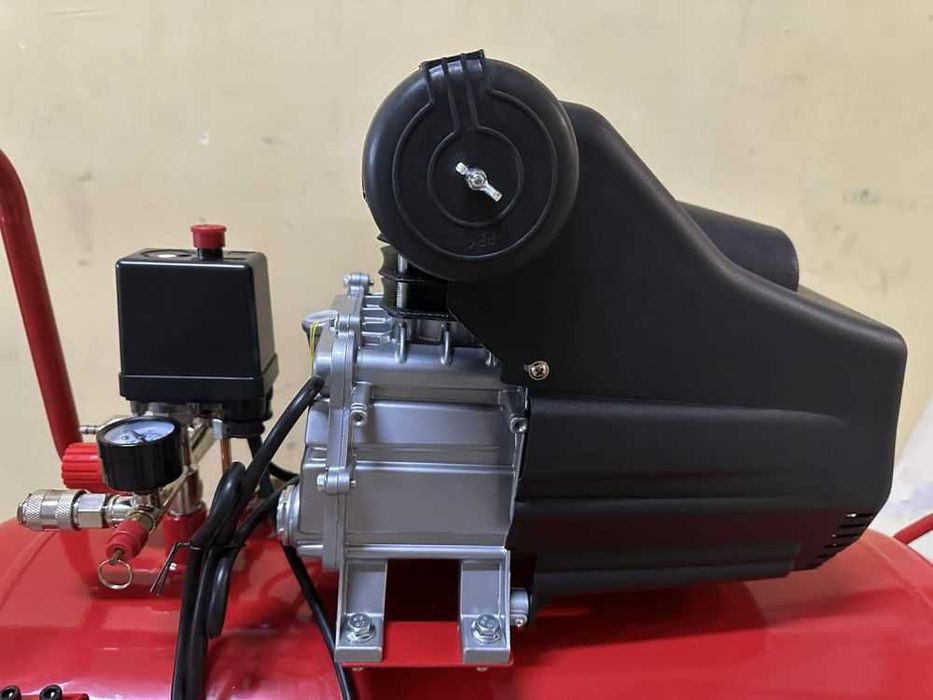 Компресор за въздух 100 л, 8 бара, професионален, 2 год. гаранция