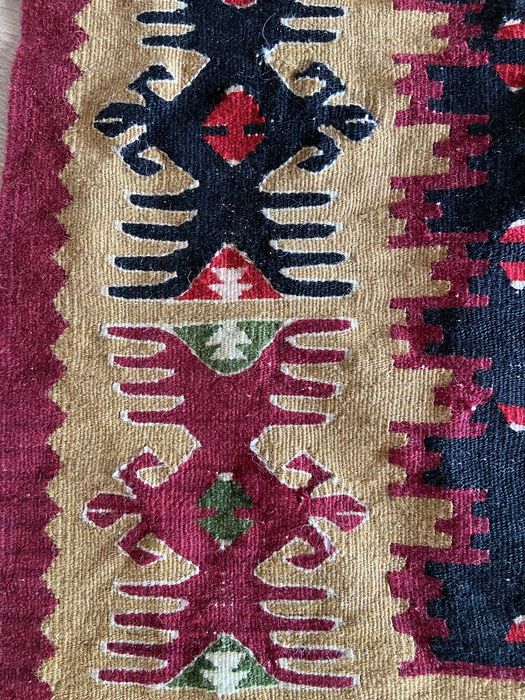 Чипровски килим ръчна изработка.