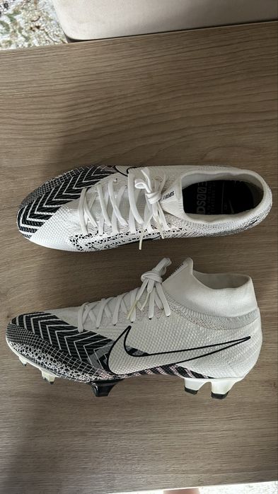 Футбольные бутсы Nike