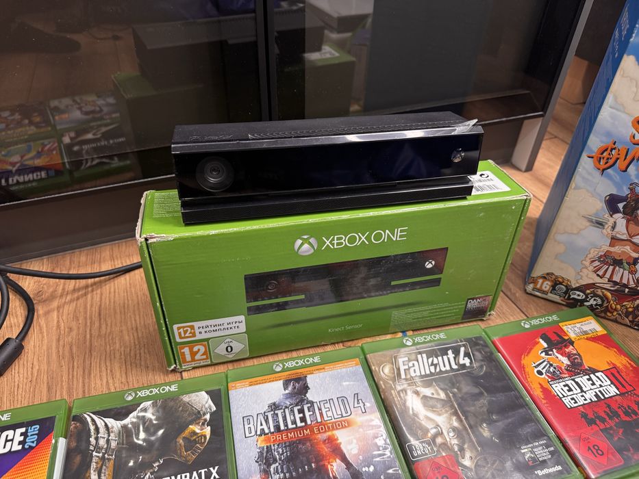 Xbox One Limited Edition + Kinect + 10 Игри + 2 джойстика