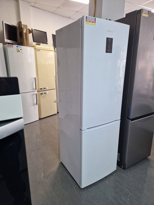 Хладилник с фризер Vestfros A++ No Frost