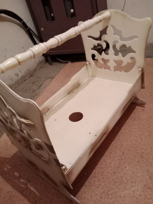 Ағаш бесік сатылады