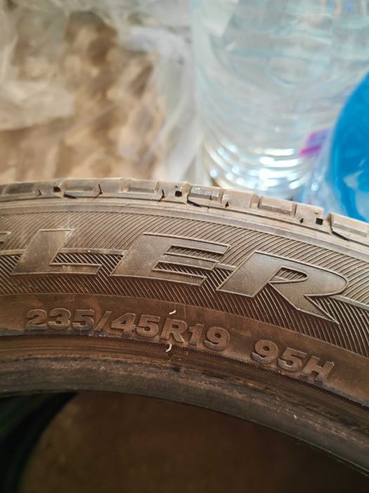 2 бр задни летни гуми Bridgestone 235/45/19