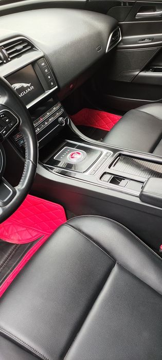 Продавам спортен автомобил Ягуар ХЕ