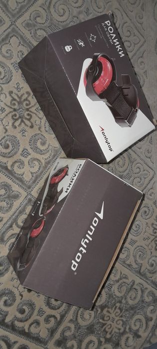 Ролики две пары розовые.