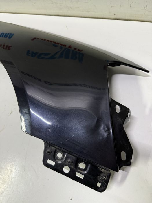 Aripa dreapta fata VW Passat B6 neagra LC9X MIC DEFECT