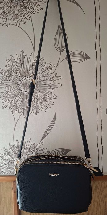 Дамска чанта от еко кожа в черен цвят. Нежен аксесоар за всеки повод.