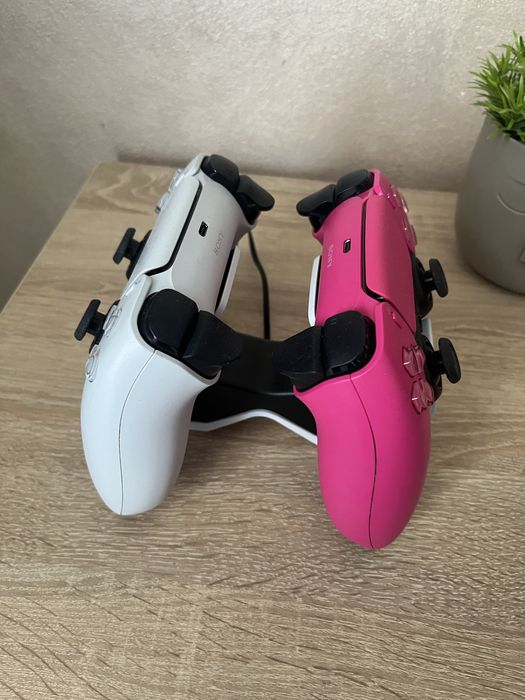 Playstation 5 + plus 2 manete + statie de incarcare