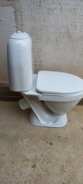 Унитаз. Продаётся унитаз чистая.