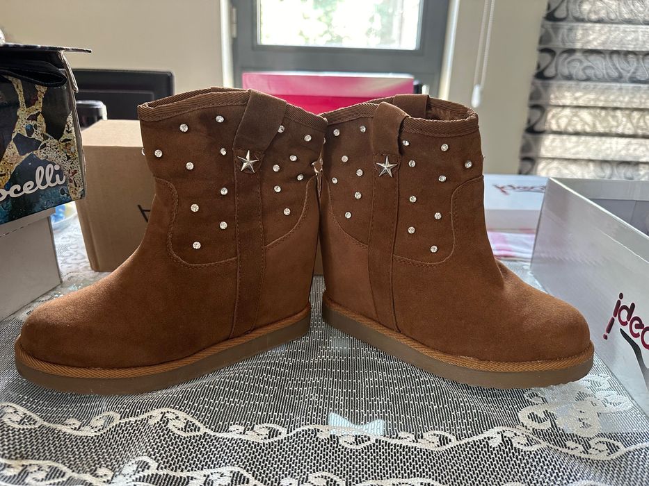 Нови обувки на символични цени