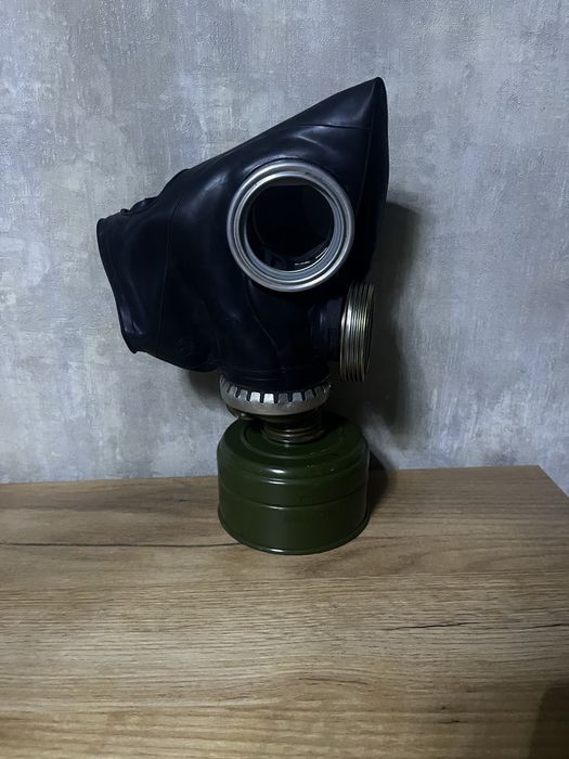 противогазы,подсумки,филтры и тд