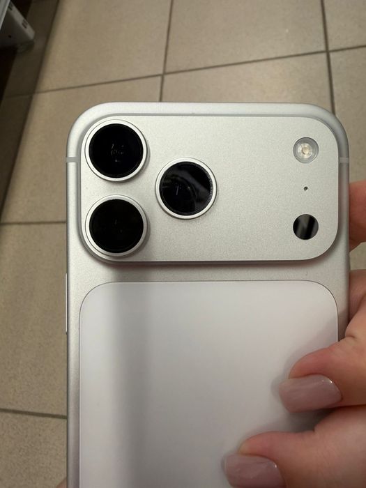 Iphone 17 Pro Max 98%