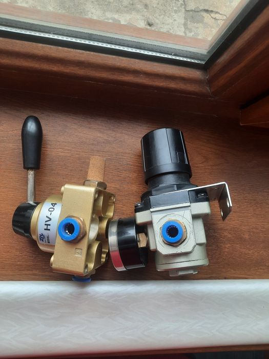 Пневморегулятор с краном