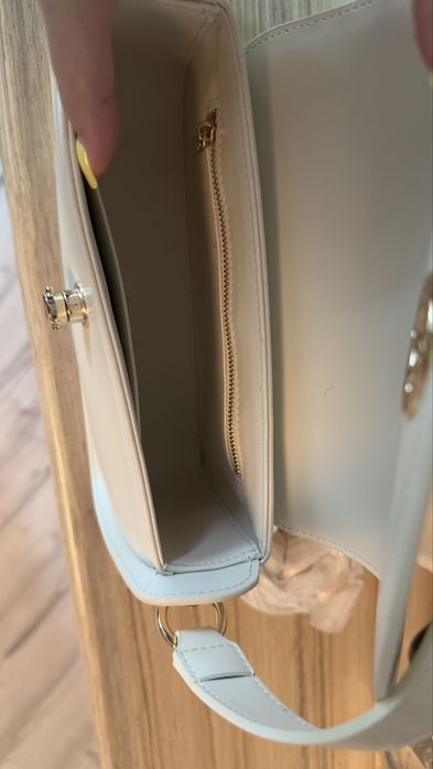 Продам кожаную сумку 23 см