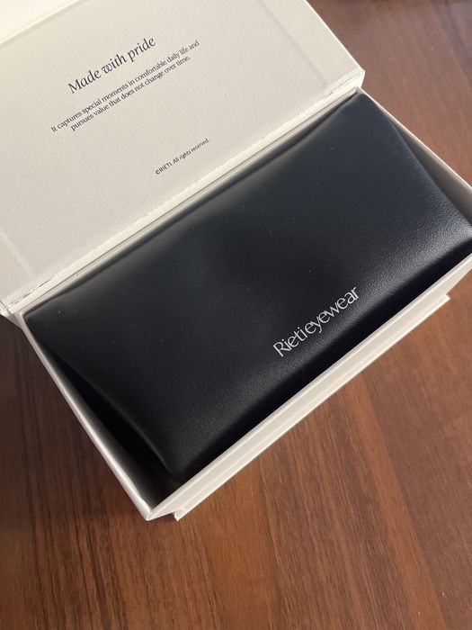 Солнцезащитные очки.