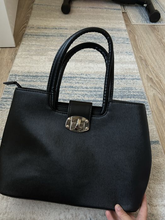 Черна дамска чанта