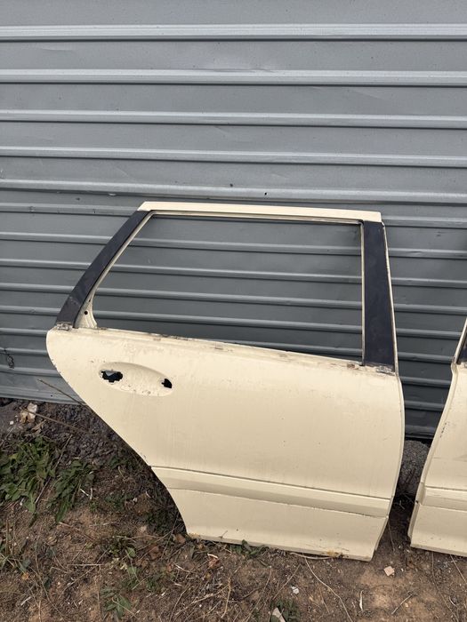 Продам двери w203 универсал