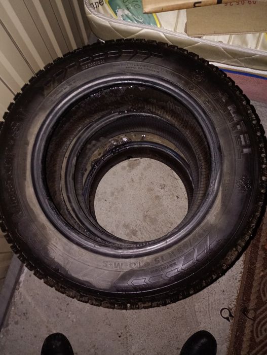 Продам резину 195/65/15