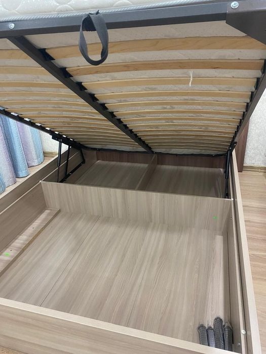 Продам кровать  с ортопедическим матрасом