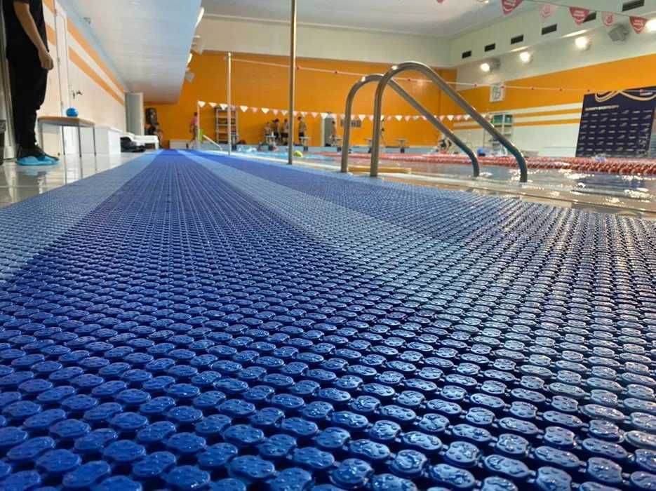 покрытие  для бассейна. противоскользящий коврик