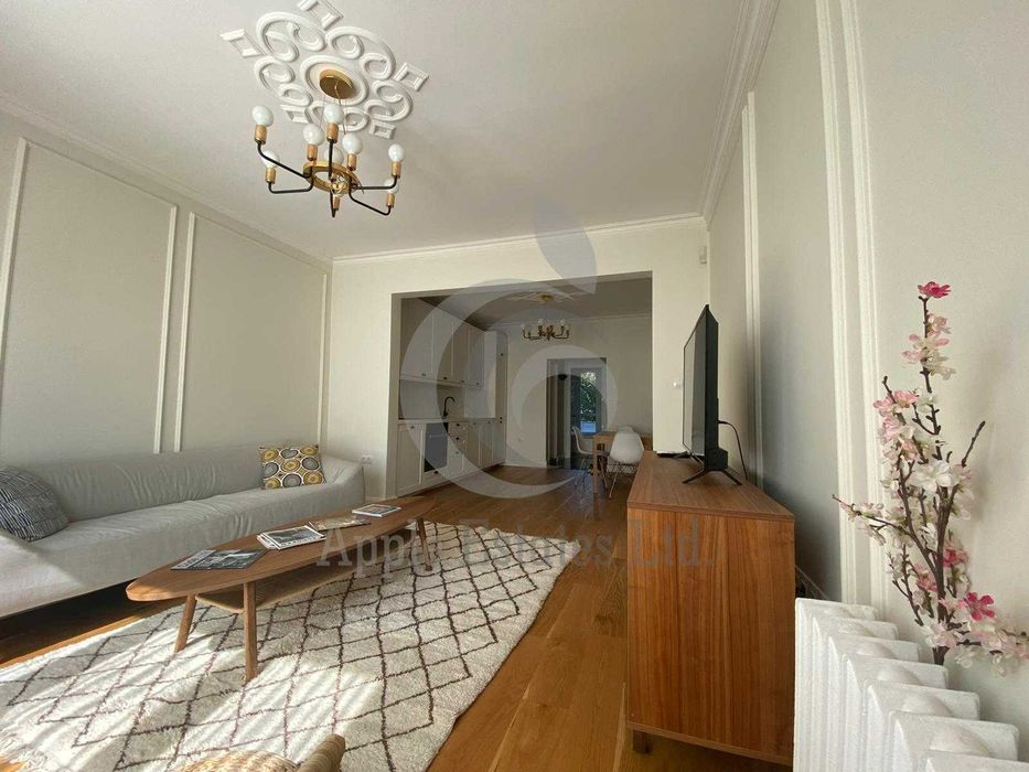 Дава се под наем Тристаен апартамент в София, Център - 110 кв.м за 1100 € - Снимка #1