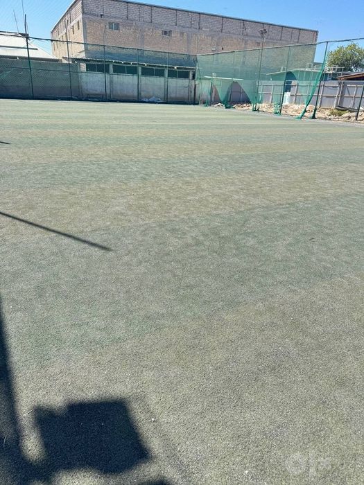 Mini stadiondan chiqgan gazon, xolati yaxshi