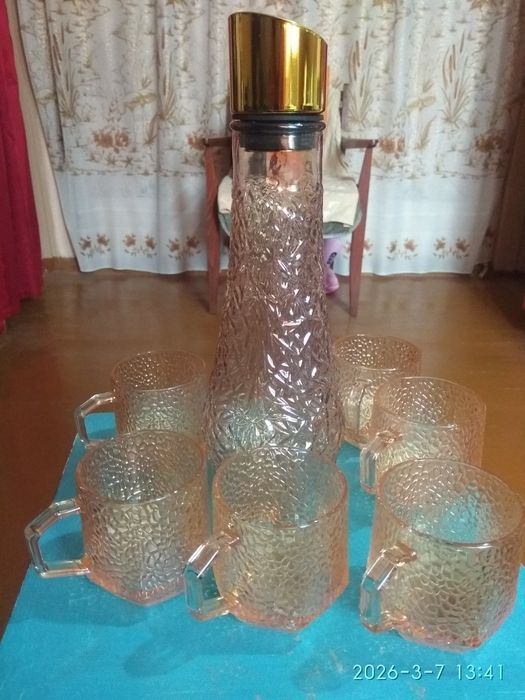 Графин,аморантовое стекло со стаканом,сервантное хранение,набор для на