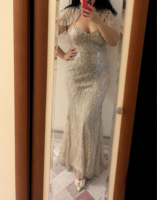 Официална рокля