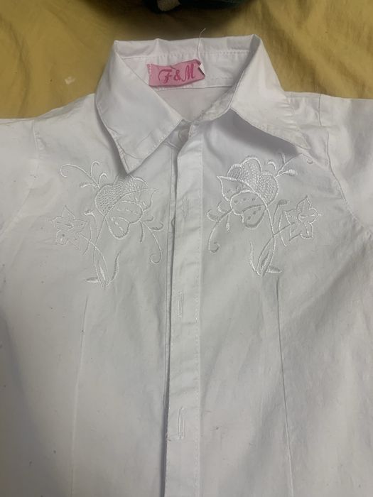 Camasa fetite 4-5 ani foarte frumoasa