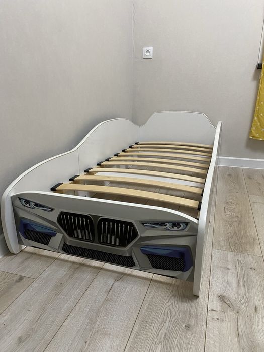 Кровать машинка.