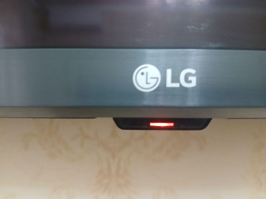 Продам телевизор LG экран сломан