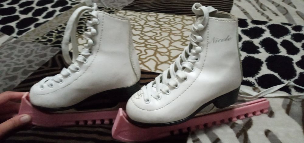 Коньки фигурные белые