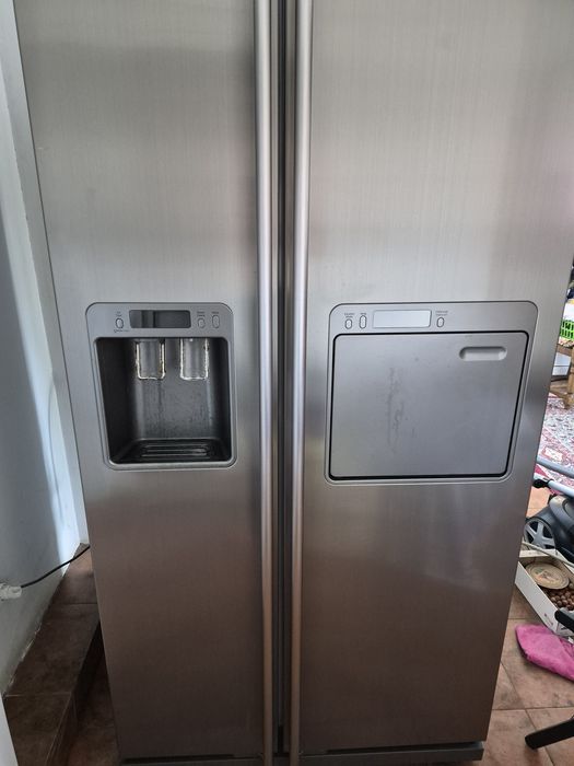 Frigider Samsung side-by-side RSJ1KERS