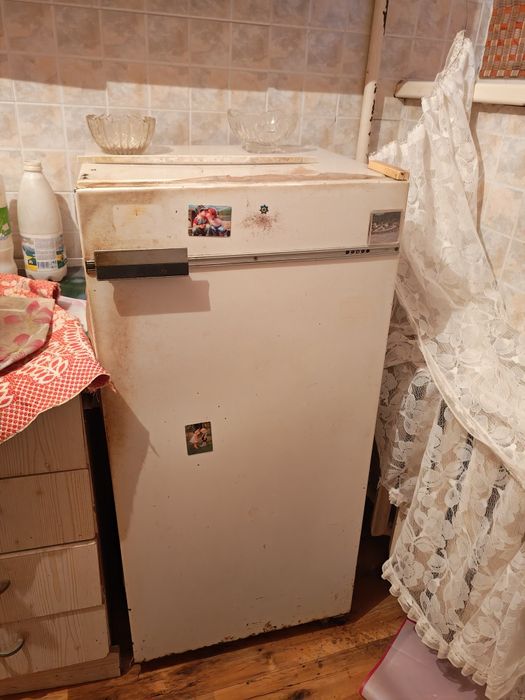 Продаю холодильник рабочий 4 мкр 55 дом