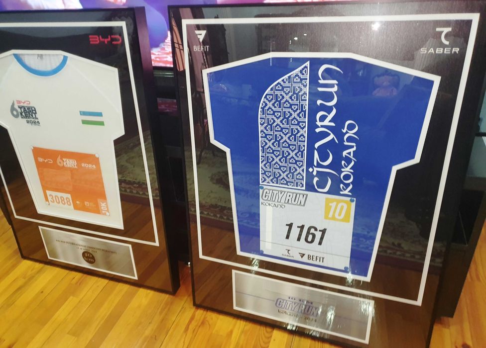 Памятная Ваша футболка в рамке/Estalik futbolkangiz ramkada