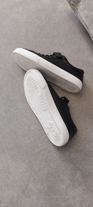 Продам кросовки новые