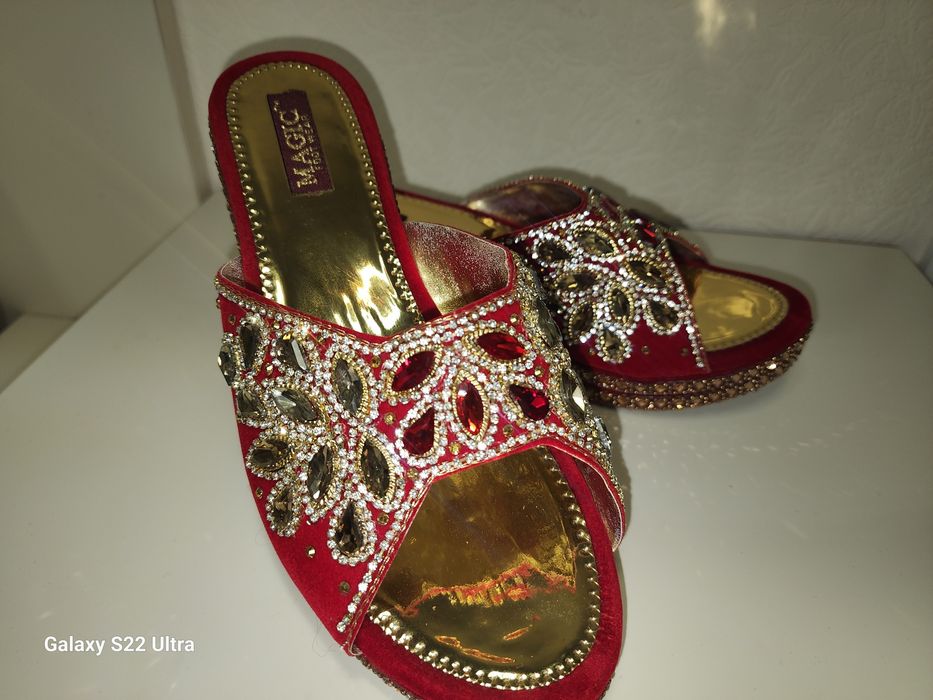 Chiroyli va qulay oyoq kiyimi