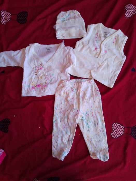 Дрешки за бебе момиченце