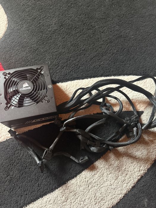 Sursa Corsair de 650 wati